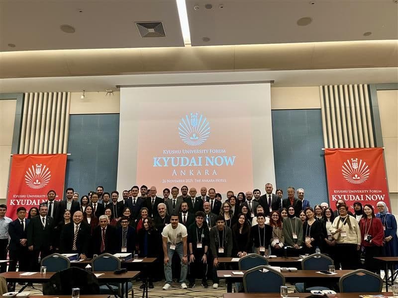 九州大学「Kyudai Now Ankara」フォーラムの参加者の集合写真