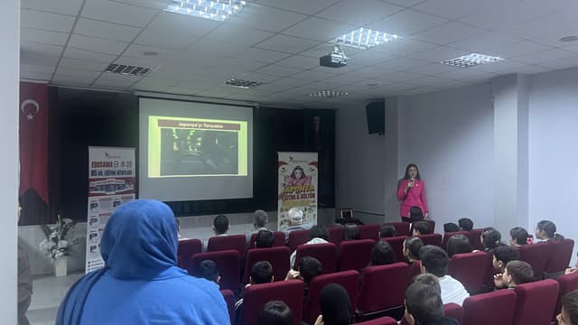 Edusama presenter giving a Getting to Know Japan talk to pupils in a school hall